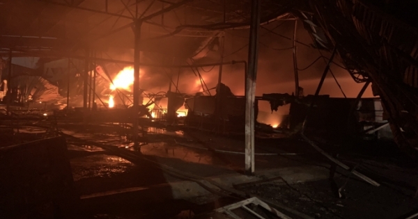 Bình Dương: Đang cháy lớn tại công ty sản xuất xốp