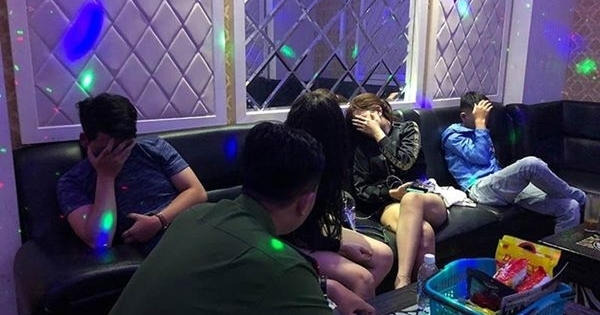 Nghệ An: Bắt quả tang 5 nam và 3 nữ thuê phòng hát karaoke dùng ma túy
