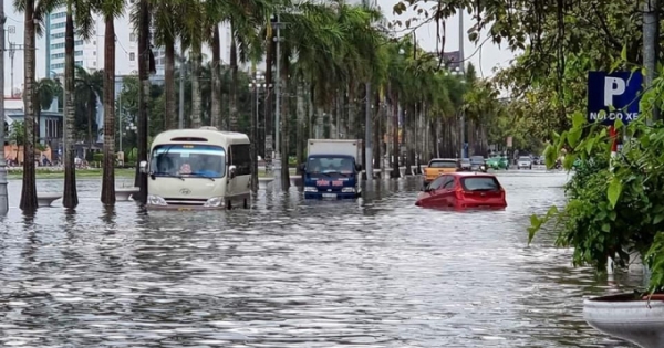 Thanh Hóa: Nhiều tuyến phố chìm trong cơn mưa đầu mùa