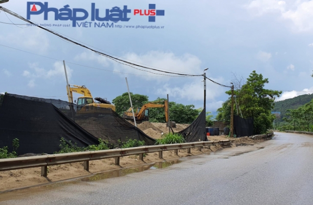 Yên Bái: Tùy tiện tháo dỡ hộ lan đường quốc lộ 32C để lập bến bãi cát sỏi
