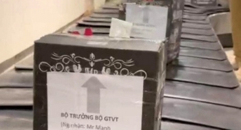 [Video]: Cận cảnh các kiện hàng ghi “Bộ trưởng Bộ GTVT” gửi tới sân bay Tân Sơn Nhất