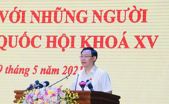 Chủ tịch Quốc hội Vương Đình Huệ tiếp xúc cử tri, vận động bầu cử tại Hải Phòng