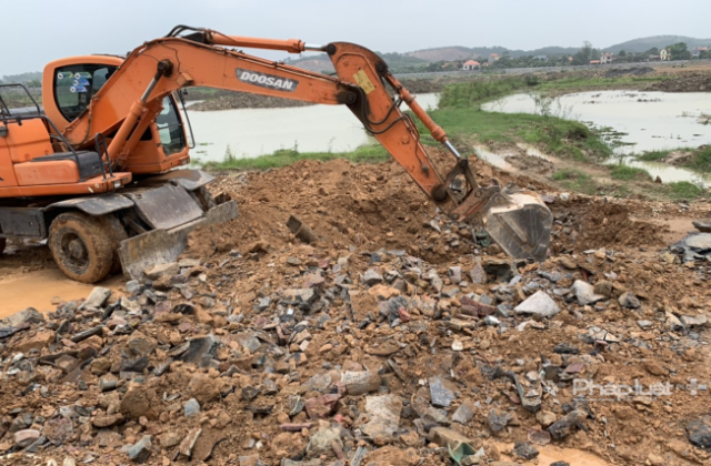 Công an tỉnh Bắc Giang phát hiện Công ty Khải Hồng Việt Nam chôn hàng tấn chất thải tại nơi thực hiện dự án