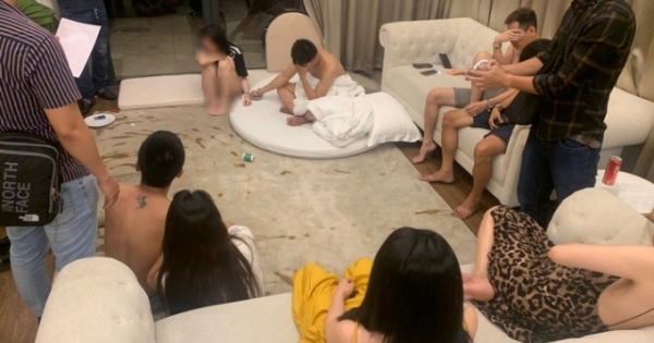 Nghệ An: Bắt quả tang nhóm nam thanh nữ tú tụ tập sử dụng ma túy trong căn biệt thự