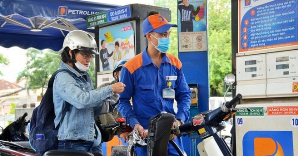Tin kinh tế 7AM: Xăng, dầu tăng giá; Hà Nội công khai hơn 2.000 đơn vị nợ thuế