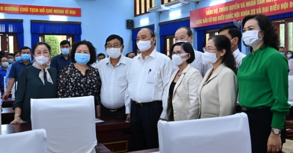 Chủ tịch nước Nguyễn Xuân Phúc tiếp xúc cử tri ở huyện Củ Chi