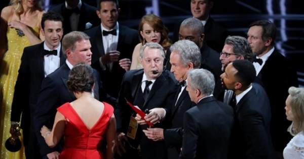 Vui buồn quanh bức tượng vàng Oscar: “Dở khóc dở cười” vì công bố nhầm giải Phim hay nhất