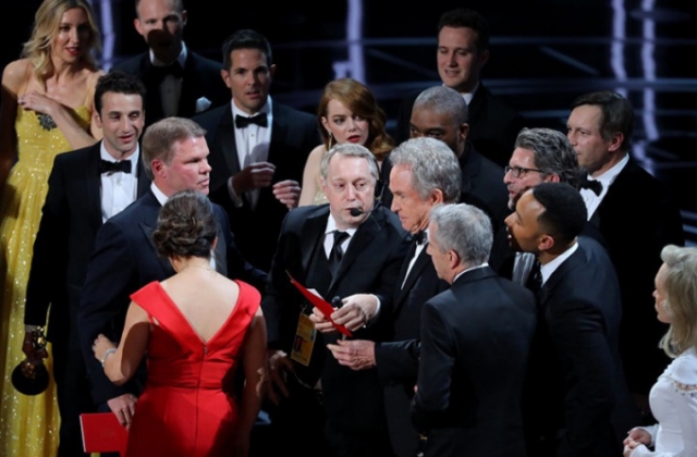 Vui buồn quanh bức tượng vàng Oscar: “Dở khóc dở cười” vì công bố nhầm giải Phim hay nhất