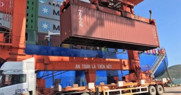 Tăng gấp 3 mức phạt hành vi xếp hàng quá tải tại cảng biển?