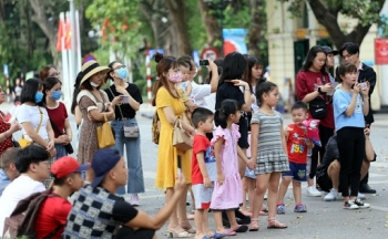 Quảng Ninh dừng hoạt động phòng khám tư nhân, cấm tụ tập quá 10 người nơi công cộng