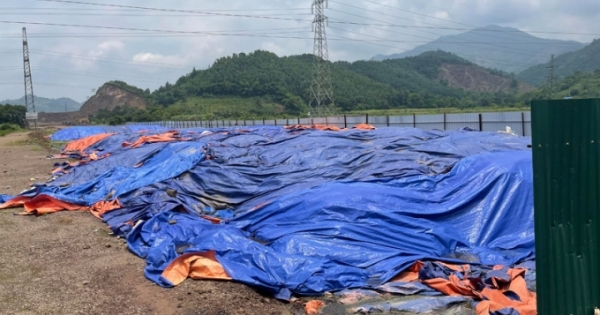 Hòa Bình: Người dân "phẫn uất" trước hàng nghìn tấn rác thải "bủa vây" quanh khu vực sống