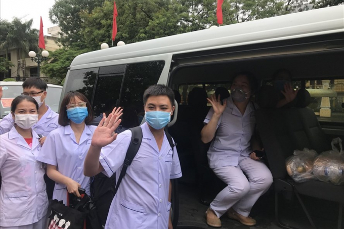 Đoàn cán bộ y tế Hải Phòng cũng lên đường vào Đà Nẵng chi viện phòng chống dịch.