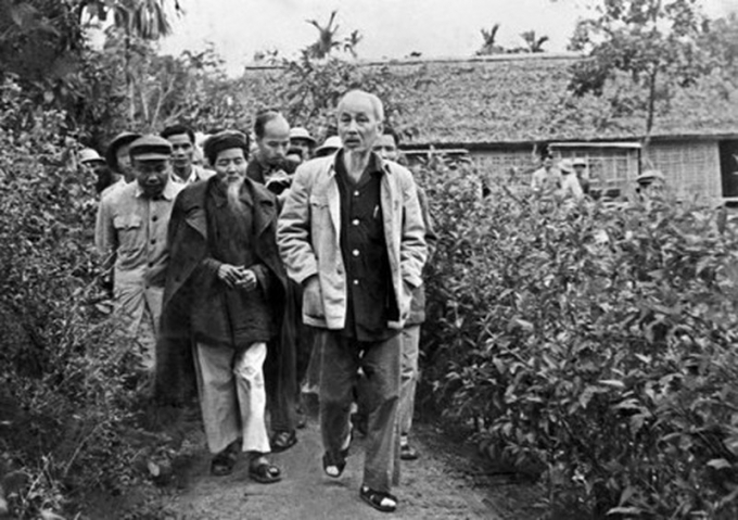 Bác Hồ về thăm quê năm 1961 - Ảnh tư liệu.