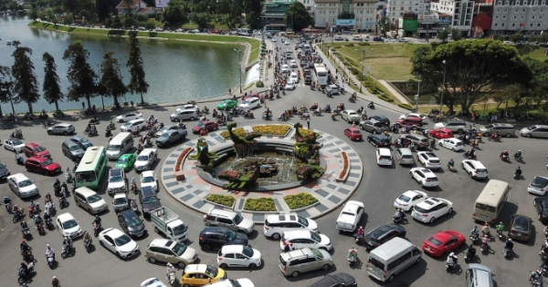 Lâm Đồng tăng cường quản lý hoạt động của xe trung chuyển hành khách