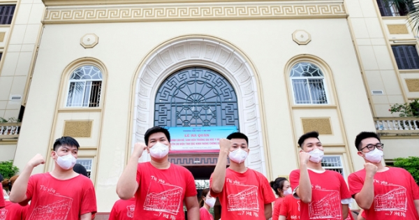 Gần 50 chuyên gia, sinh viên Đại học Y Hà Nội lên đường hỗ trợ Bắc Ninh chống dịch Covid-19