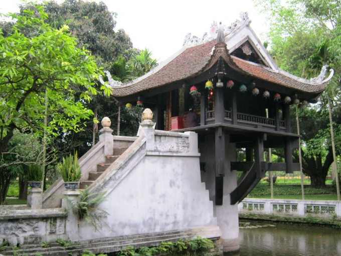 Phim là một tập hợp tinh tế những ngôi chùa và nơi thờ phụng của đất nước được người Việt rất mực tôn kính (Ảnh: Chùa Một Cột).