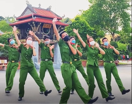 Những bước nhảy nhịp nhàng của sinh viên HV Cảnh sát Nhân dân.