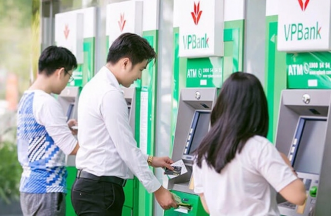 VPBank thông báo tăng phí rút tiền và phí SMS Banking.