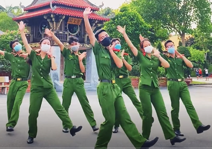 Sinh viên Học viện Cảnh sát nhân dân gây “bão” với vũ điệu “Tôi đi bầu cử”