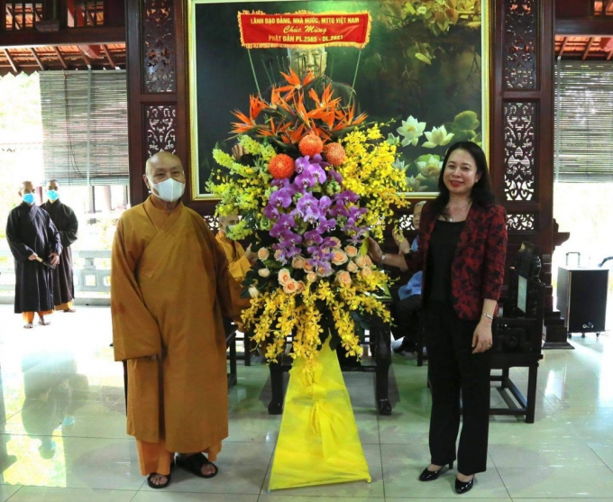 Phó Chủ tịch nước Võ Thị Ánh Xuân đã đến thăm và chúc mừng Đại lễ Phật đản tại Thiền viện Thường Chiếu.