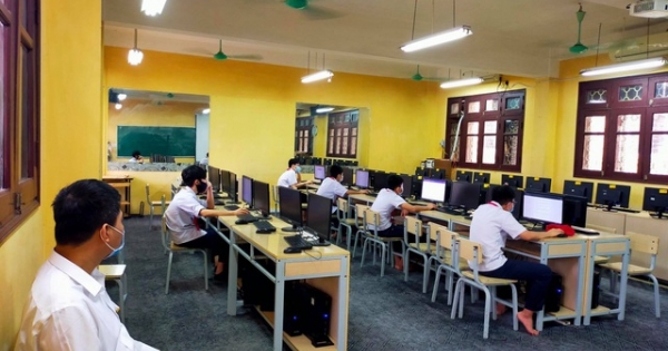 Hà Nội: Những tình huống bất ngờ ở buổi kiểm tra học kỳ trực tuyến đầu tiên