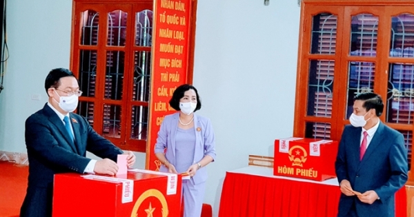 Chủ tịch QH Vương Đình Huệ bỏ phiếu bầu cử tại TP Hải Phòng