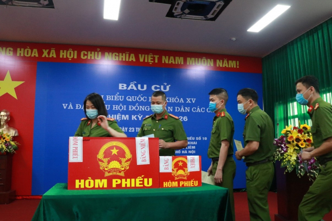 Cán bộ, chiến sỹ Công an quận tham gia bỏ phiếu tại Ban chỉ huy quân sự quận Bắc Từ Liêm, Minh Khai, BTL, Hà Nội