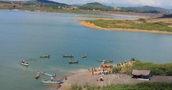 Lâm Đồng: Chìm tàu khai thác cát ở hồ thủy điện, 1 người mất tích