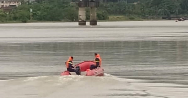 Tìm thấy thi thể người đàn ông mặc áo kẻ caro trên sông Lam