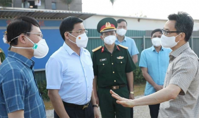 Phó Thủ tướng Vũ Đức Đam kiểm tra một số điểm cách ly, phong toả tại Bắc Giang
