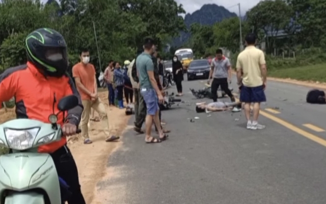 Va chạm giữa 4 xe máy ở Dốc Cun, 2 người tử vong