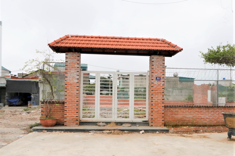 Một điểm mua bán lan được đầu tư công phu ở thành phố Ninh Bình giờ chỉ còn lại bãi đất trống (Ảnh: Thái Bá).