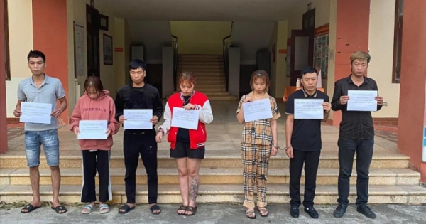 Lạng Sơn: Bắt quả tang 9 nam thanh nữ tú thuê phòng hát để sử dụng ma tuý