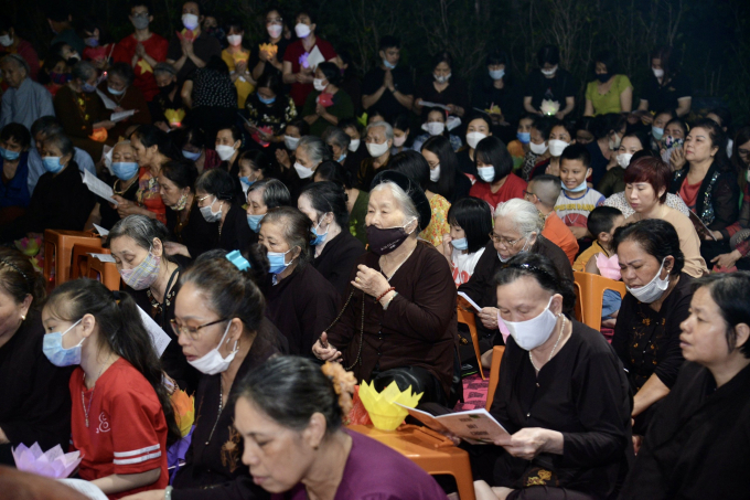 Đông đảo Phật tử tham dự Lễ Phật đản chùa Hưng Long.