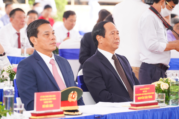 Dự lễ khởi công có Phó Thủ tướng Chính phủ Lê Văn Thành cùng lãnh đạo các bộ, ngành Trung ương, TP Hải Phòng và tỉnh Quảng Ninh..