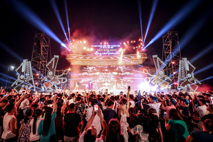 Các đêm nhạc SunFest hàng tuần mang lại sự sôi động chưa từng có cho Sầm Sơn hè này