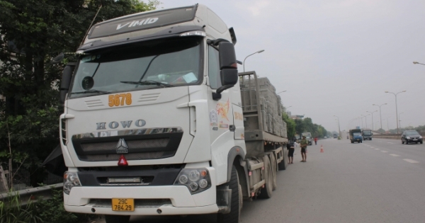 Phạt gần 1,6 tỷ đồng đối với các xe quá tải qua cầu Thăng Long