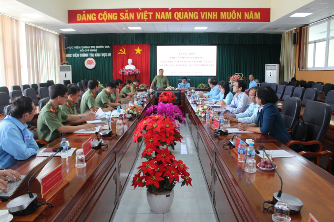 Thiếu tướng, PGS.TS Phan Xuân Tuy phát biểu tại Hội nghị.
