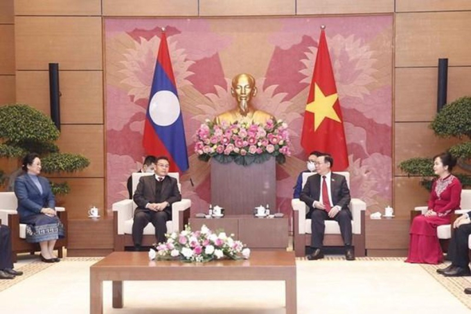 Chủ tịch Quốc hội Vương Đình Huệ và Phu nhân tiếp Chủ tịch Quốc hội Lào Xaysomphone Phomvihane và Phu nhân, tháng 12/2021.