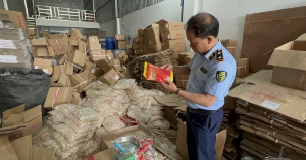 Phát hiện hàng tấn kẹo Trung Quốc "đội lốt" kẹo Nhật Bản