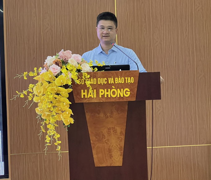 Ông Tô Hồng Nam – Phó Cục trưởng Cục CNTT, Bộ GD&amp;amp;ĐT trình bày tại Hội thảo
