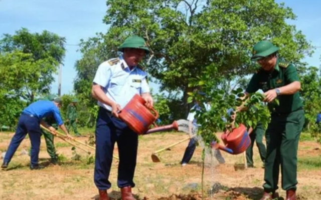 Đắk Lắk: Bộ đội Biên phòng phối hợp với Cục QLTT tỉnh trồng 7.000 cây xanh