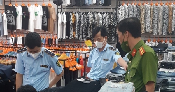 Nam Định: Xử phạt cơ sở thời trang kinh doanh hàng không rõ nguồn gốc