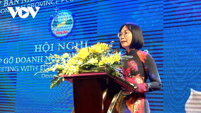 Bà Nguyễn Thị Hoàng - Phó Chủ tịch UBND tỉnh Đồng Nai phát biểu lại hội nghị gặp gỡ doanh nghiệp đầu tư FDI tại Việt Nam.