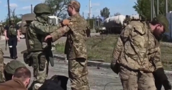 Nga nêu điều kiện trao đổi tù binh sau khi 2.400 lính Ukraine đầu hàng