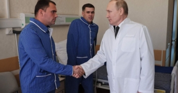 Tổng thống Putin lần đầu thăm thương binh từ chiến trường Ukraine