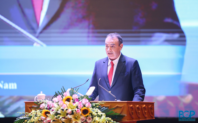Ông Jose Mestre - đại diện lãnh đạo Tập đoàn Central Retail tại Việt Nam cam kết đẩy mạnh tiêu thụ vải thiều mùa vụ 2022 trên tất cả các kênh phân phối, bán lẻ của Tập đoàn. Ảnh BGP