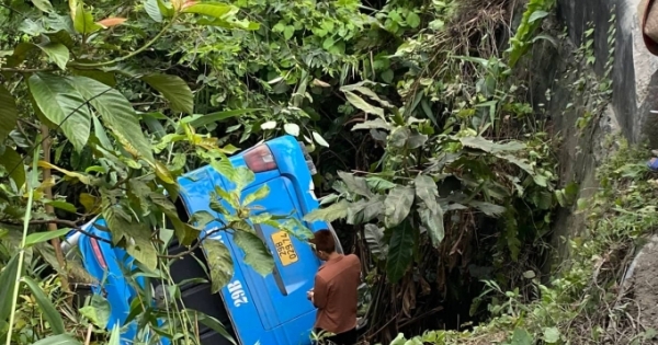 Vĩnh Phúc: Chở khách lên khu du lịch Tam Đảo, xe mất lái lao xuống vực