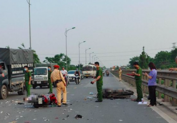 Hà Nội: Tai nạn giao thông nghiêm trọng khiến hai tài xế tử vong tại chỗ