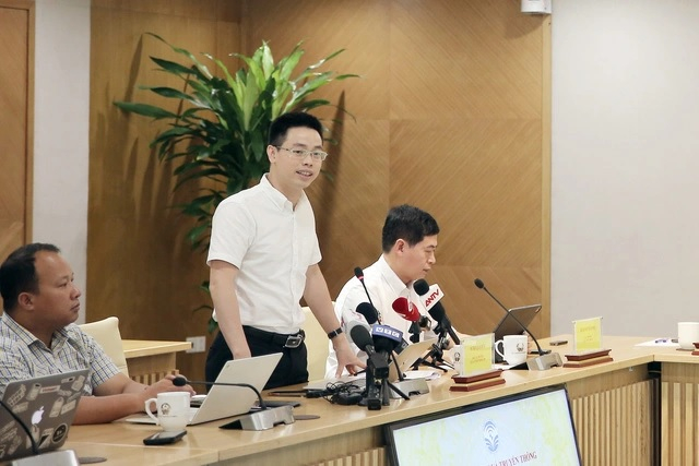 Trần Quang Hưng - Phó Cục trưởng Cục An toàn Thông tin, Bộ Thông tin và Truyền thông phát biểu tại buổi họp.
